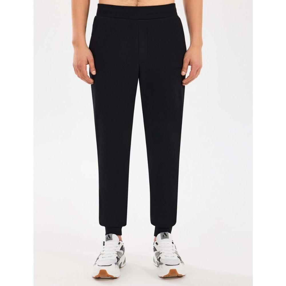 Skechers S242114-001 Essential Jogger Sweatpant Erkek Eşofman Altı