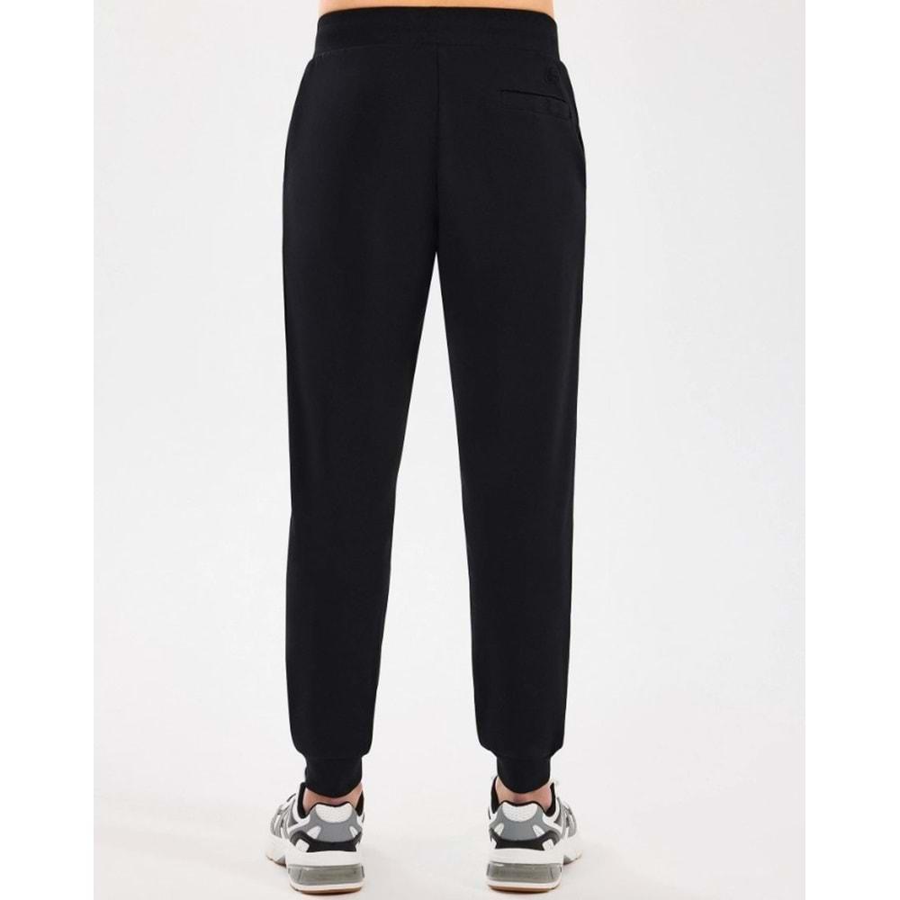 Skechers S242114-001 Essential Jogger Sweatpant Erkek Eşofman Altı