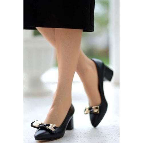Mehtap Kurdela Toka Detaylı 4 cm Topuklu Kadın Klasik Ayakkabı
